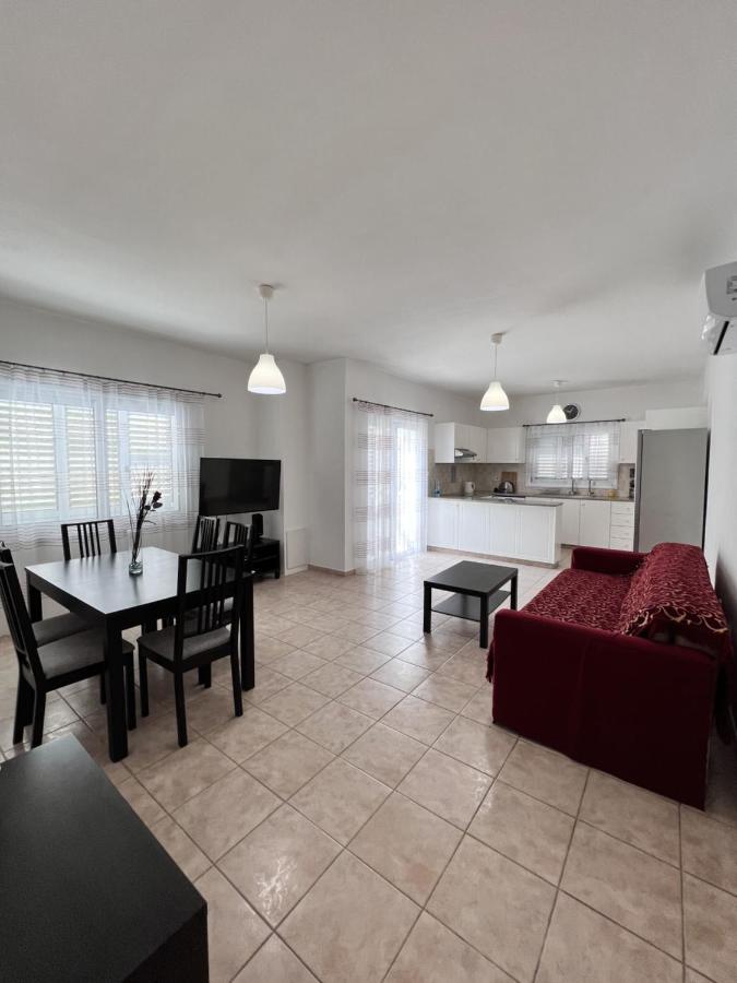 Pafia Sunbeach Townhouse Paphos Exterior photo